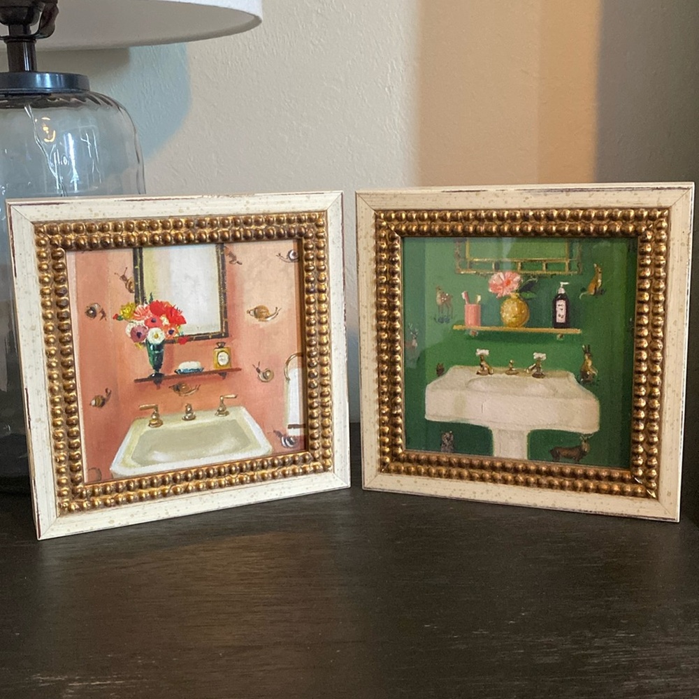 Unique pair of pictures